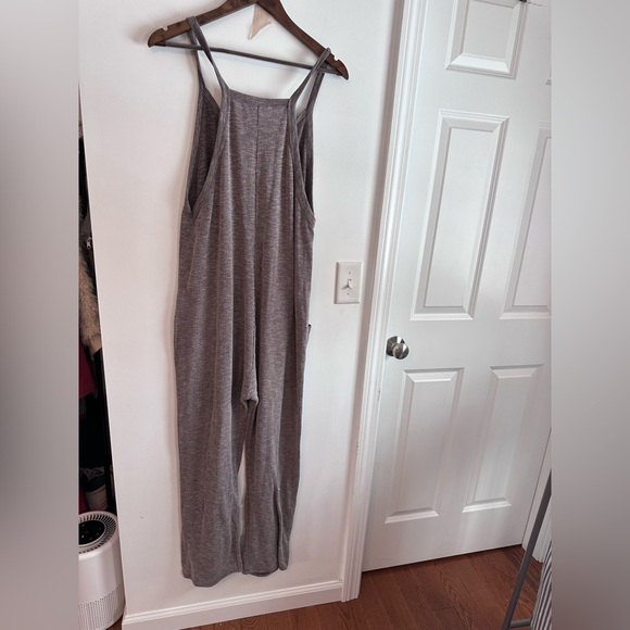 Boutique gray/mauve Spaghetti Strap Romper NWOT - Picture 2 of 7